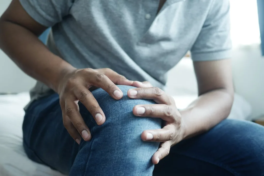 man with knee pain